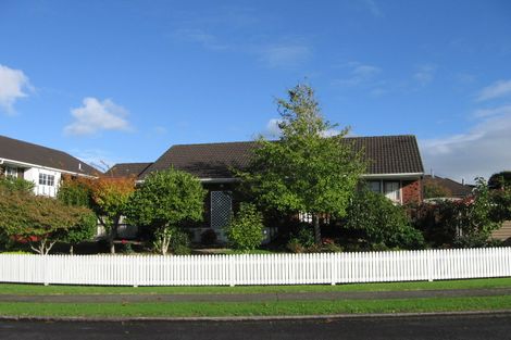 Photo of property in 2/37 Galloway Crescent, Farm Cove, Auckland, 2012