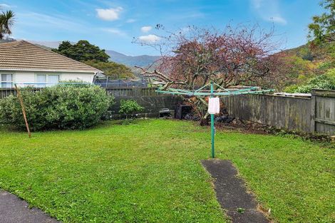 Photo of property in 5 Willow Grove, Wainuiomata, Lower Hutt, 5014