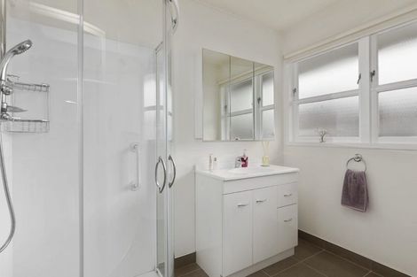 Photo of property in 2/53 Ludlam Crescent, Woburn, Lower Hutt, 5010