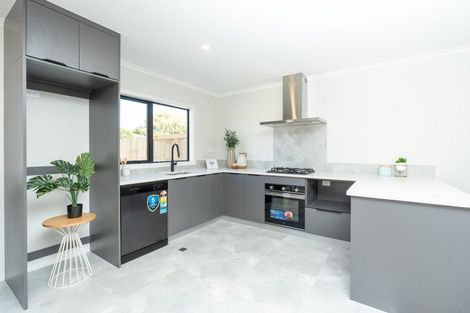 Photo of property in 2/22 Dalgliesh Avenue, Forest Lake, Hamilton, 3200