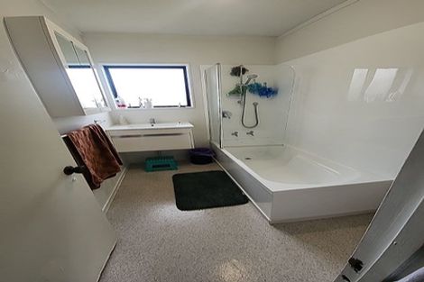 Photo of property in 2/30 Burundi Avenue, Clendon Park, Auckland, 2103