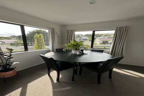 Photo of property in 58 Albatross Close, Whitby, Porirua, 5024