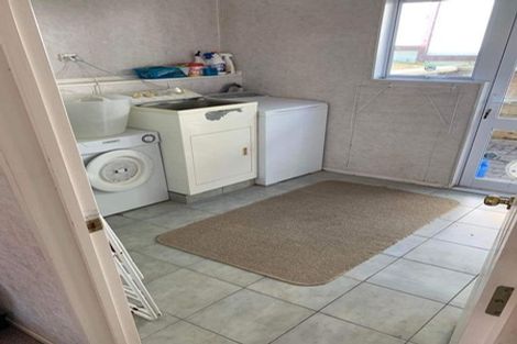 Photo of property in 27 Spargo Road, Massey, Auckland, 0614