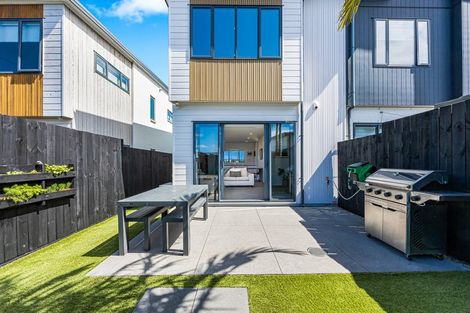 Photo of property in 4/7 Scott Road, Hobsonville, Auckland, 0616