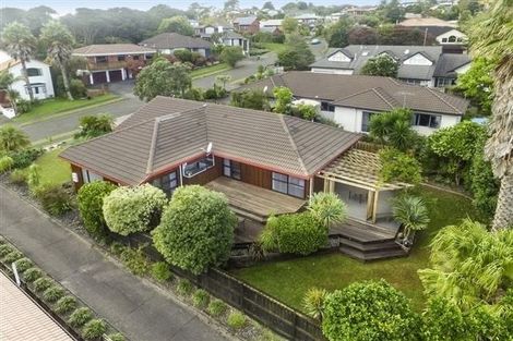 Photo of property in 24 Chedworth Drive, Glenfield, Auckland, 0629