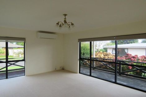 Photo of property in 5 Kellyville Heights, Merrilands, New Plymouth, 4312