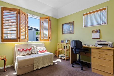 Photo of property in 2/138 Memorial Avenue, Burnside, Christchurch, 8053