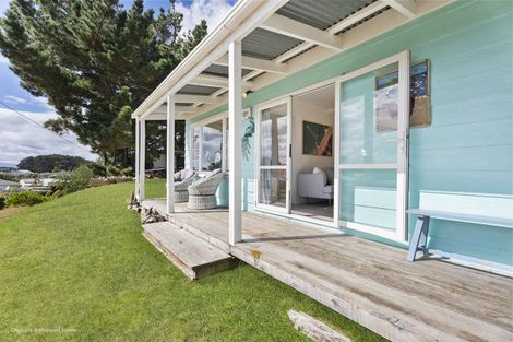 Photo of property in 8 Signal Street, Foxton Beach, Foxton, 4815