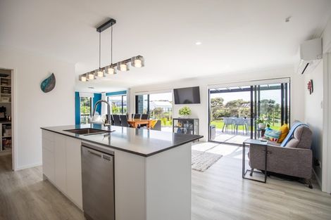 Photo of property in 15 Ruruhi Street, Raglan, 3225