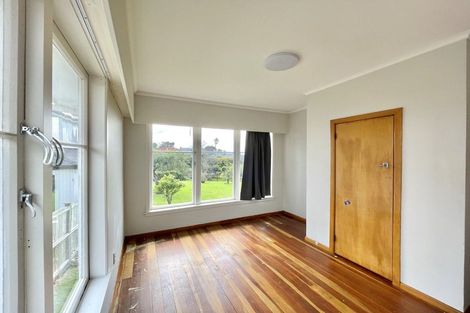 Photo of property in 3 Taha Road, Te Atatu South, Auckland, 0610