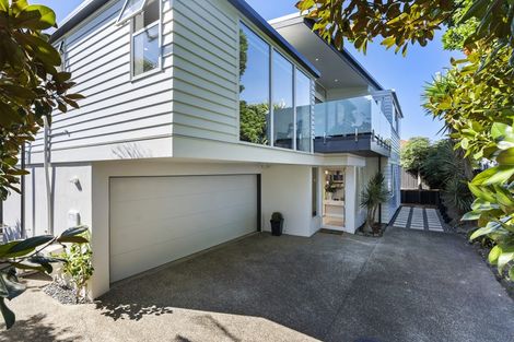 Photo of property in 43b Seaview Road, Castor Bay, Auckland, 0620