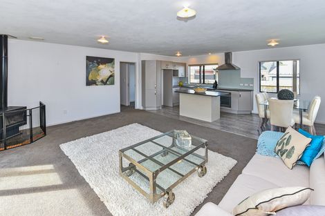 Photo of property in 8 Hadley Wood Drive, Wattle Downs, Auckland, 2103