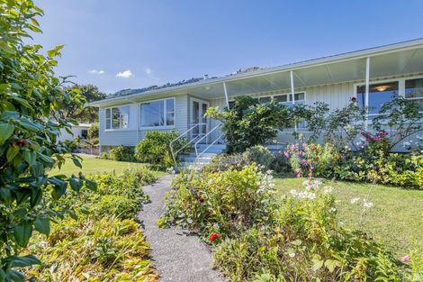 Photo of property in 1 Huia Street, Waikanae, 5036