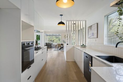 Photo of property in 5 Gallony Avenue, Massey, Auckland, 0614