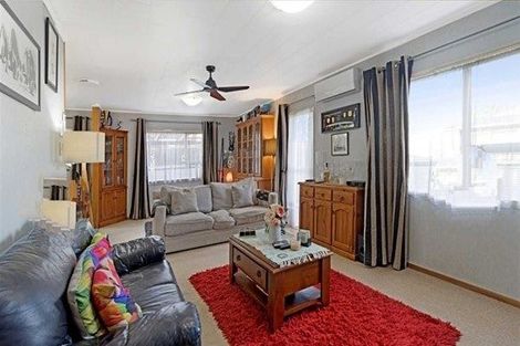 Photo of property in 21 Pankhurst Place, Sunnyvale, Auckland, 0612