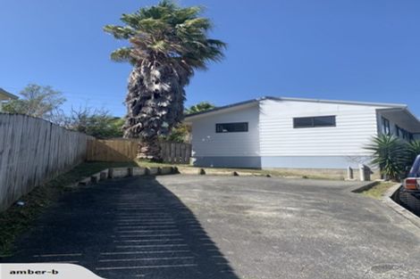 Photo of property in 18 Loughanure Place, Massey, Auckland, 0614