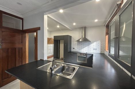 Photo of property in 15 Rolleston Street, Mount Cook, Wellington, 6021