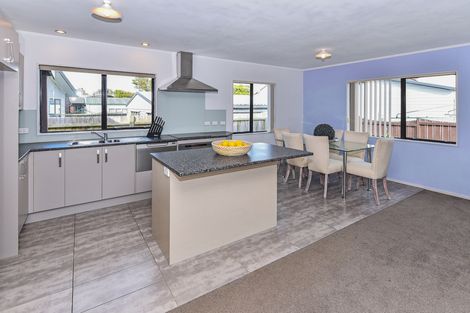 Photo of property in 8 Hadley Wood Drive, Wattle Downs, Auckland, 2103