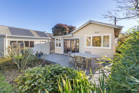Photo of property in 92 Martin Avenue, Beckenham, Christchurch, 8023