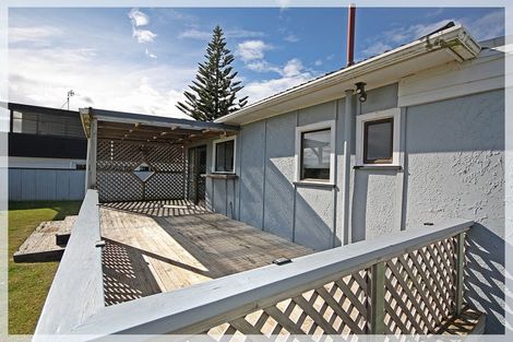 Photo of property in 8 Kennedy Street, Foxton Beach, Foxton, 4815