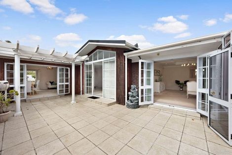 Photo of property in 1 Holly Way, Sunnyhills, Auckland, 2010