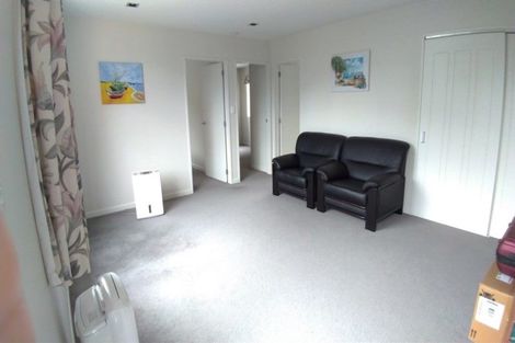 Photo of property in 17 Zara Court, Windsor Park, Auckland, 0632