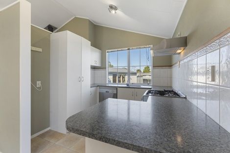 Photo of property in 20 Peppertree Glade, Kelvin Grove, Palmerston North, 4414