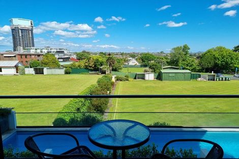 Photo of property in Frank Sargeson Apts, 106/80 Anzac Street, Takapuna, Auckland, 0622
