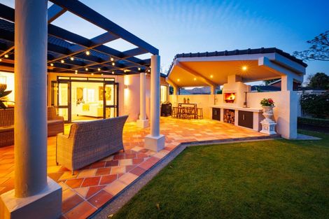 Photo of property in 2 Balmoral Drive, Terrace End, Palmerston North, 4410