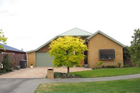 Photo of property in 2/6 Millcroft Place, Parklands, Christchurch, 8083