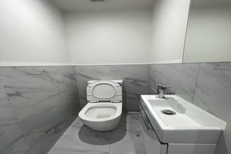 Photo of property in 5/10 Vinifera Place, Fairview Heights, Auckland, 0632