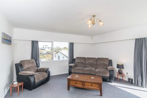 Photo of property in 5 Freyberg Crescent, Waikanae Beach, Waikanae, 5036