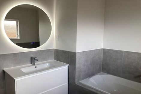 Photo of property in 1/2 Kurnell Drive, Botany Downs, Auckland, 2010