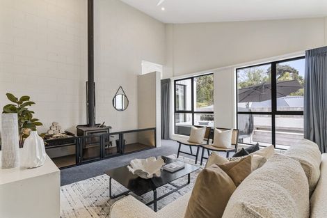 Photo of property in 11 Eugen Place, Bayview, Auckland, 0629