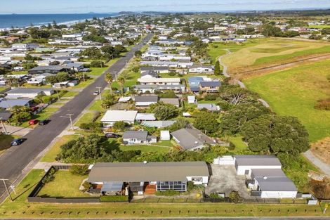 Photo of property in 10 Hillview Road, Waihi Beach, 3611