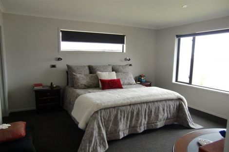 Photo of property in 51 Alberta Road, Glen Avon, New Plymouth, 4312