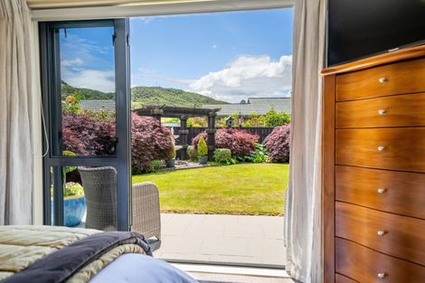 Photo of property in 40 Mary Huse Grove, Manor Park, Lower Hutt, 5019