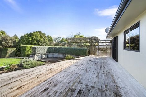 Photo of property in 11 Silkwood Place, Fitzherbert, Palmerston North, 4410