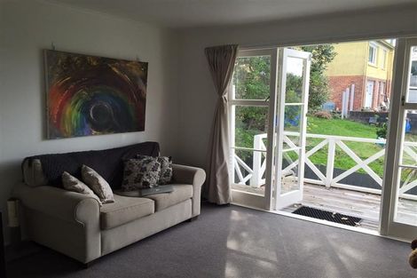 Photo of property in 2/10 William Bond Street, Stanley Point, Auckland, 0624