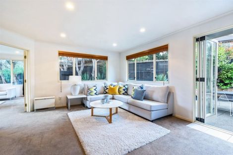 Photo of property in 8 Red Oak Place, Schnapper Rock, Auckland, 0632