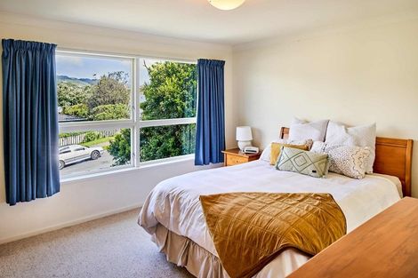 Photo of property in 10 Katarina Grove, Tawa, Wellington, 5028