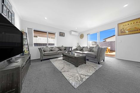 Photo of property in 14 Whareatua Avenue, Takanini, 2112