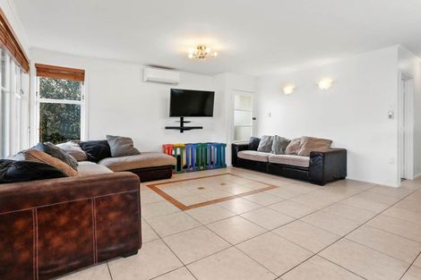 Photo of property in 10 Serjeant Street, Henderson, Auckland, 0612