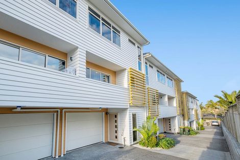 Photo of property in 2/3 Coronation Road, Hillcrest, Auckland, 0627