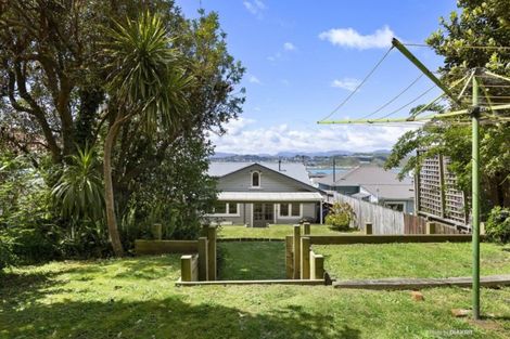 Photo of property in 174 Sutherland Road, Lyall Bay, Wellington, 6022