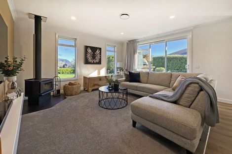 Photo of property in 19 Montgomery Crescent, Kinloch, Taupo, 3377