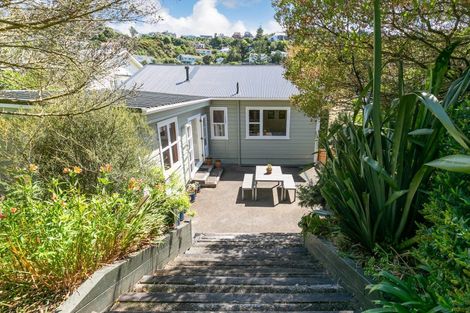 Photo of property in 71 Severn Street, Island Bay, Wellington, 6023