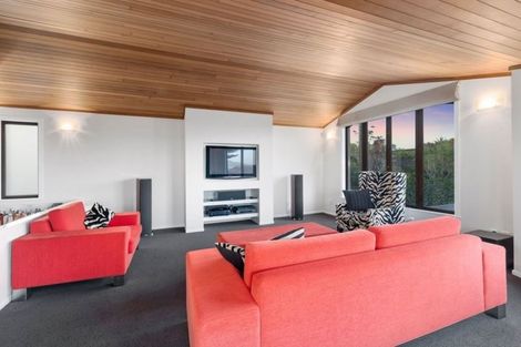 Photo of property in 1/2 Rahopara Street, Castor Bay, Auckland, 0620