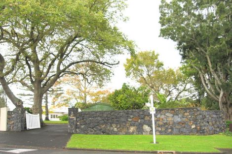 Photo of property in 1/1 Marine Parade, Cockle Bay, Auckland, 2014