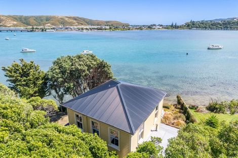 Photo of property in 55 Paremata Road, Paremata, Porirua, 5024